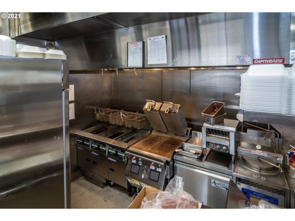 1270 W Harvard Ave, Roseburg, OR 97471